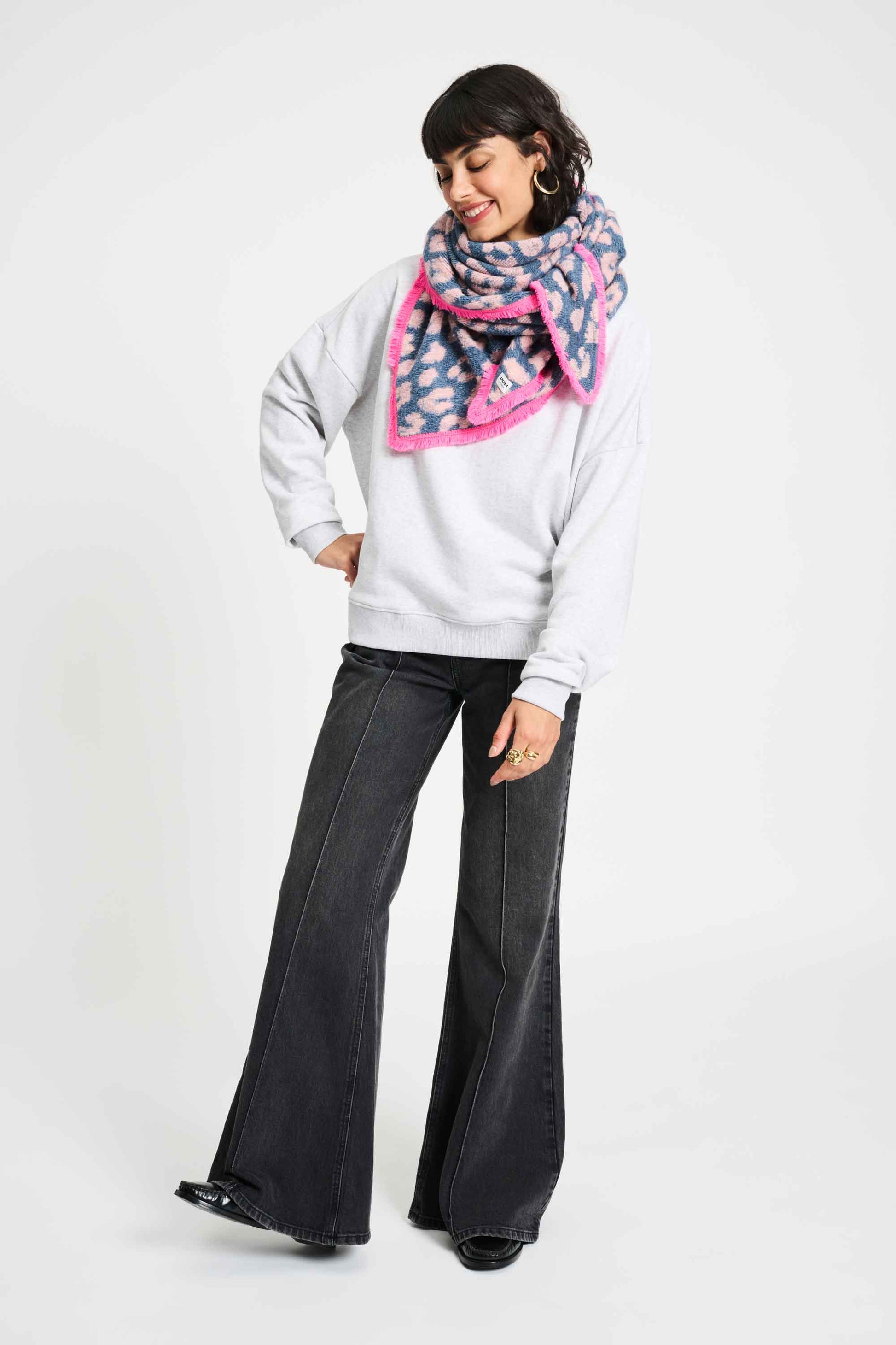 POM Amsterdam Shawls Grey / OS SJAAL - Leopard Grey